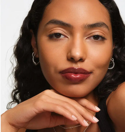 Color-rich lip ampoules with matching lip liner