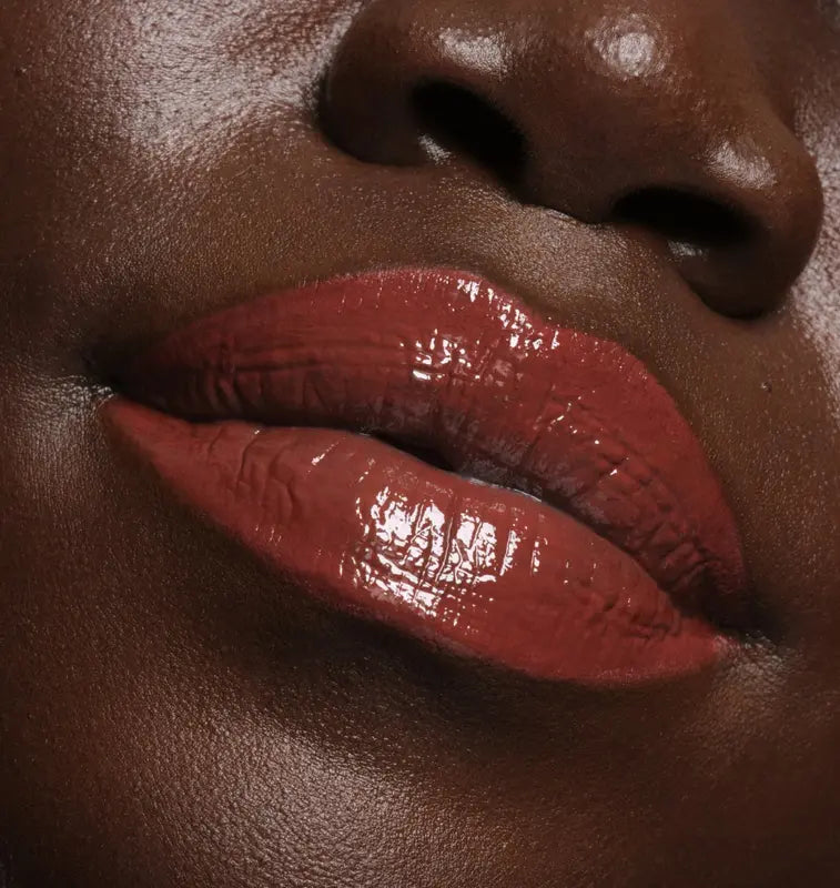 Color-rich lip ampoules with matching lip liner